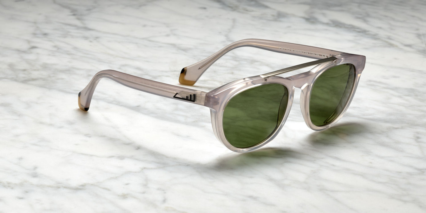 occhiali da sole montatura trasparente con dettagli marmo
